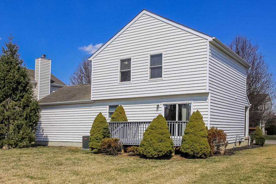Building Photo - 5525 Boucher Dr