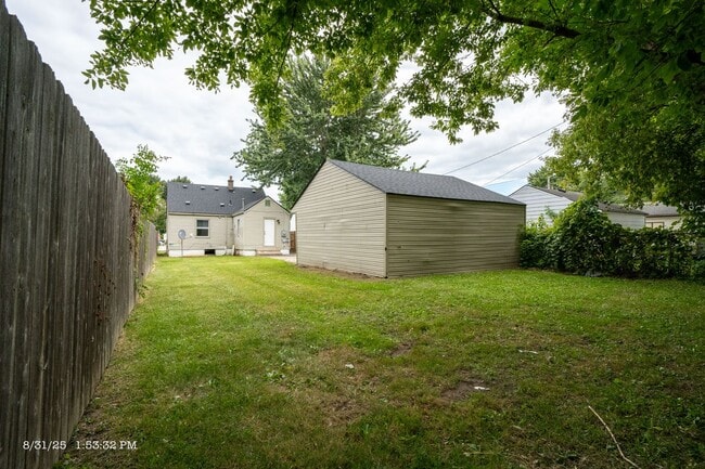 Building Photo - 28253 Schram St