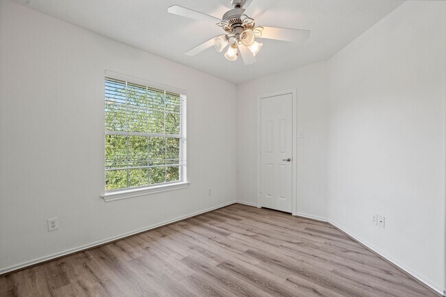 Building Photo - 35 Wickerdale Pl