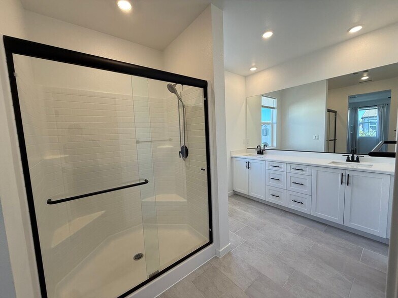 Building Photo - 4025 Spring Haven Ln