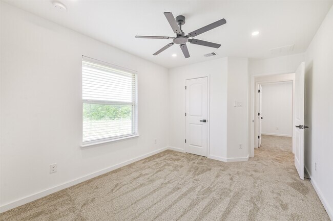 Building Photo - 15203 Lake Powell Dr