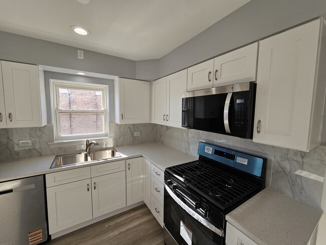 Building Photo - 2909 N Austin Ave