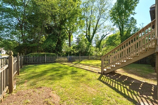 Building Photo - 506 Mellview Ave SW