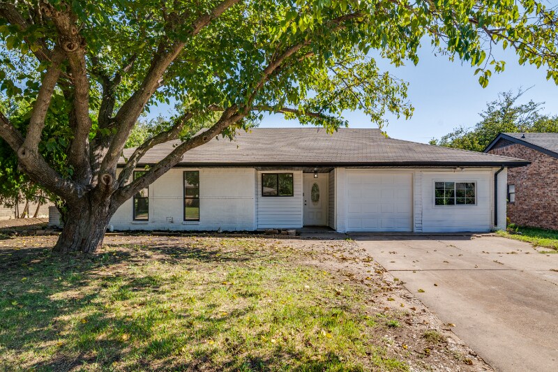 Building Photo - 1622 Hillwood Dr