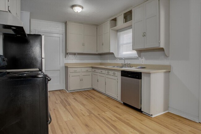 Building Photo - 11120 E 57 St