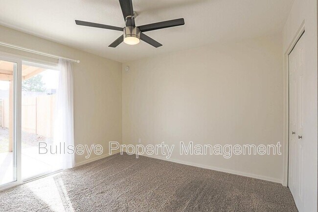 Building Photo - 3229 E Crescent Ave