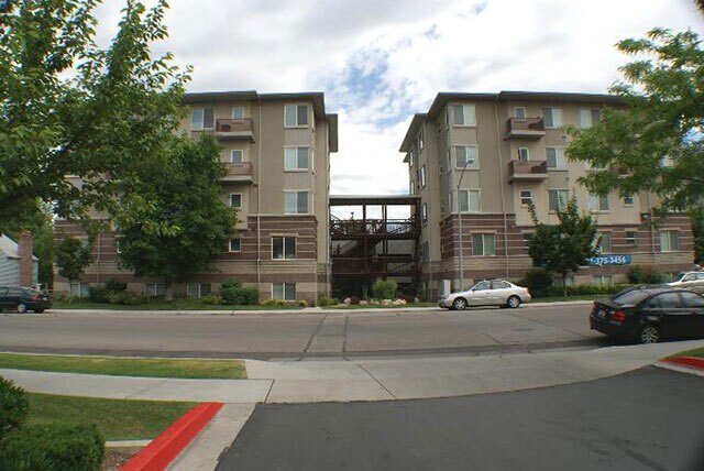 Building Photo - 765 E 560 N