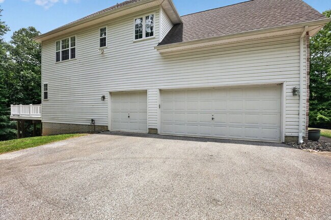 Building Photo - 15152 Robbers Roost Ct