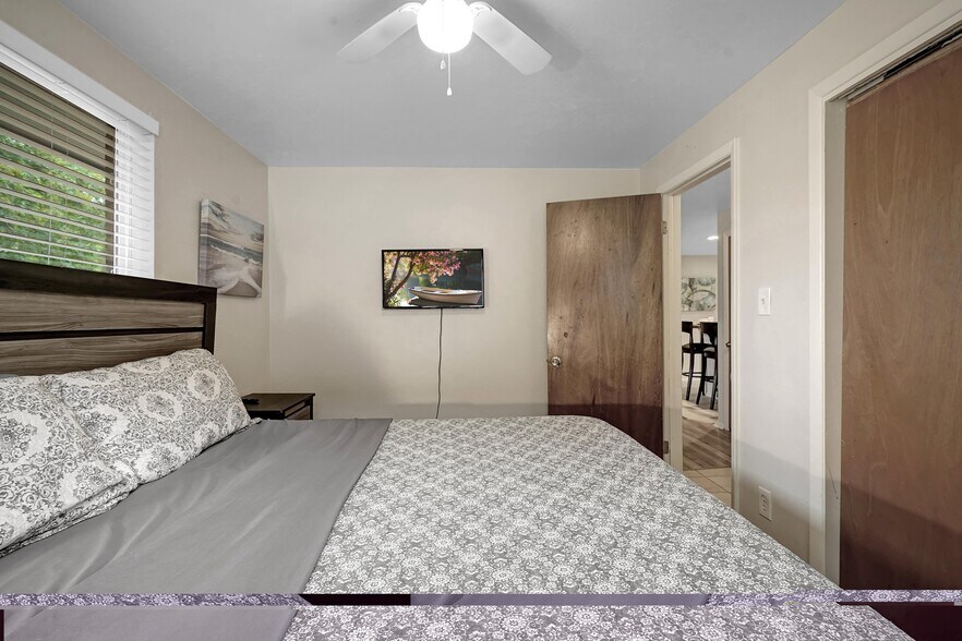 Building Photo - 4620 Holland St