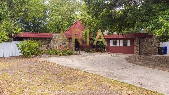 Building Photo - Unique 3 bed/2 bath Property with HUGE Bon...