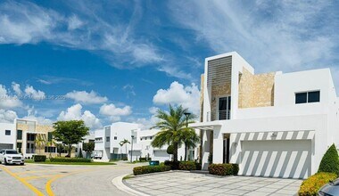 Building Photo - 10359 NW 67th Terrace