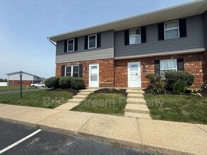 Building Photo - 3851 Hillsboro Dr