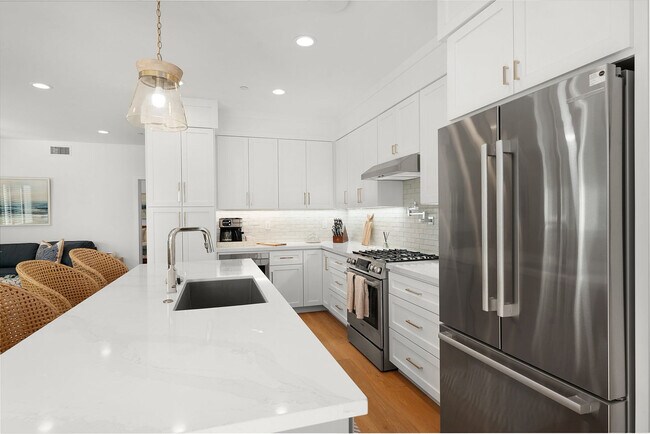 Building Photo - 624 N Clementine St