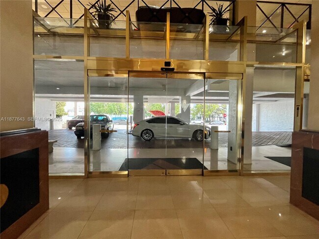 Building Photo - 555 NE 15th St