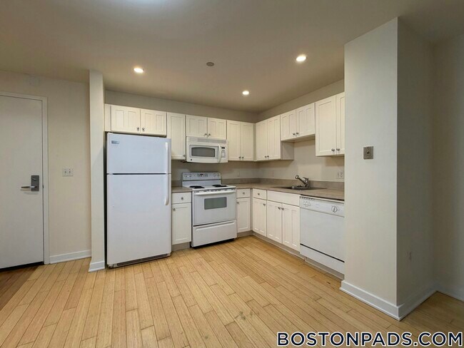 Building Photo - 40 Boylston St