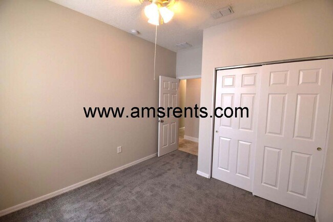 Building Photo - Spacious Pool Home in Davenport