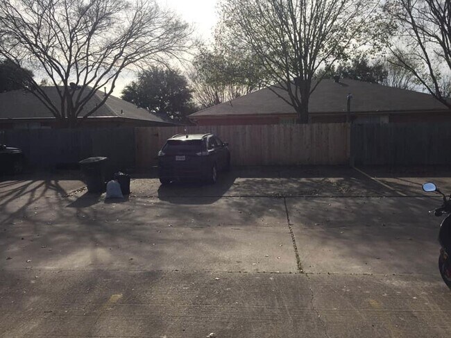 Building Photo - 606 Corregidor Dr