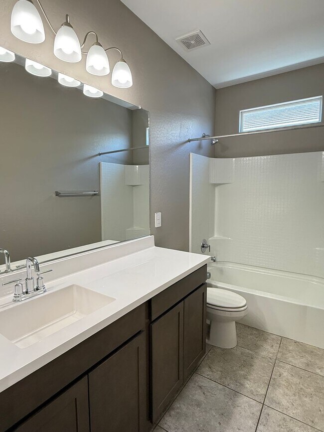 Building Photo - Beautiful Newer 4 Bedroom 3 Bathroom Anthem at Merrill Ranch Home!