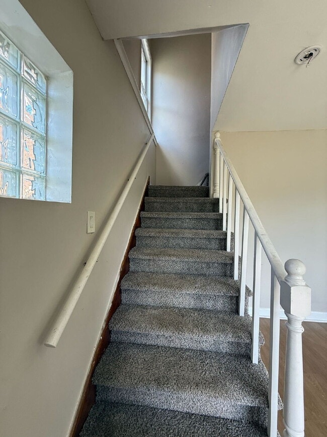 Building Photo - Find Comfort in Every Corner at Woodmont Avenue