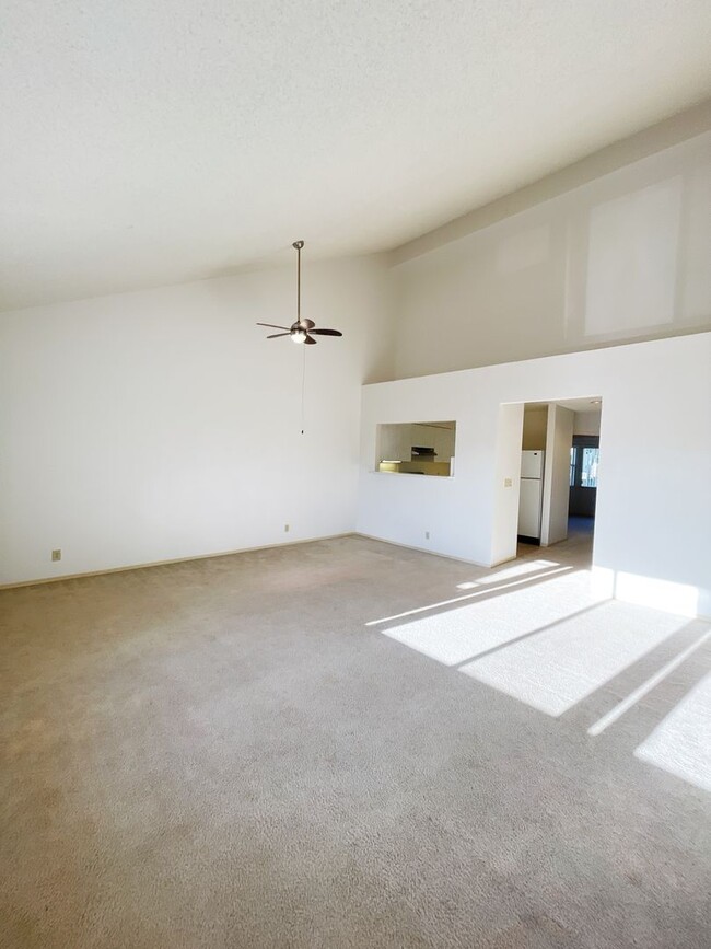 Building Photo - Mililani - Kumelewai Court - 2 bed, 1 bath...