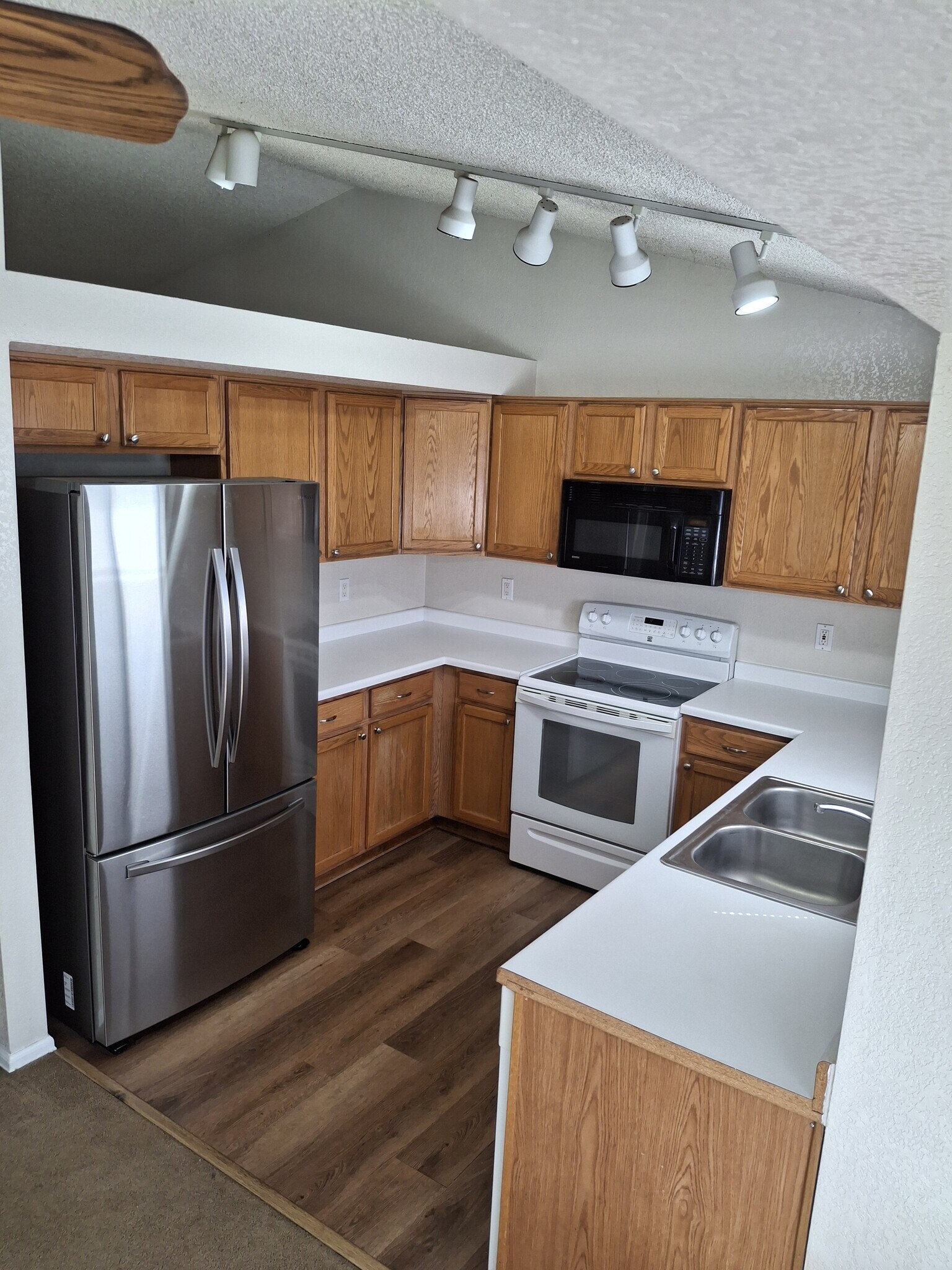 Kitchen - 2431 Cherry Cir
