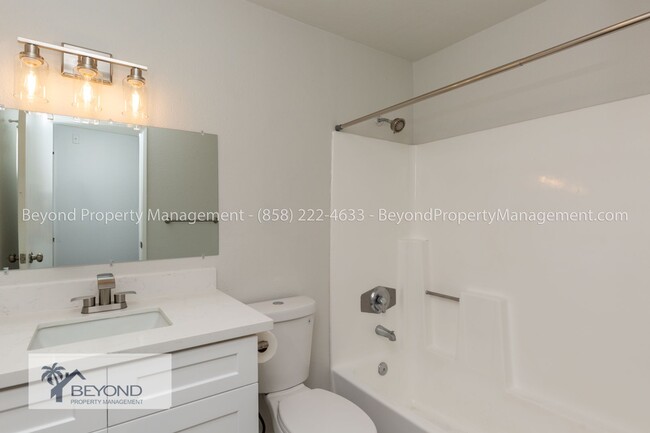 Building Photo - ***1/2 OFF FIRST MONTHS RENT ***CHARMING U...