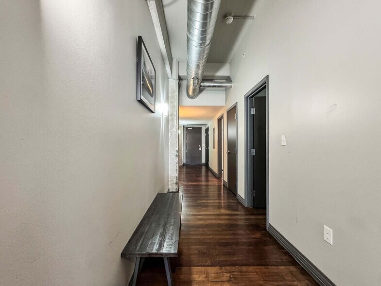 Building Photo - 555 Evergreen St