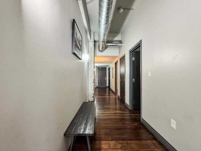 Building Photo - 555 Evergreen St