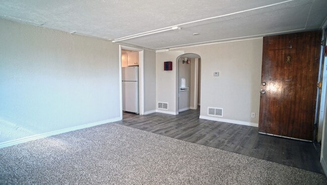 Building Photo - Dayton Duplex