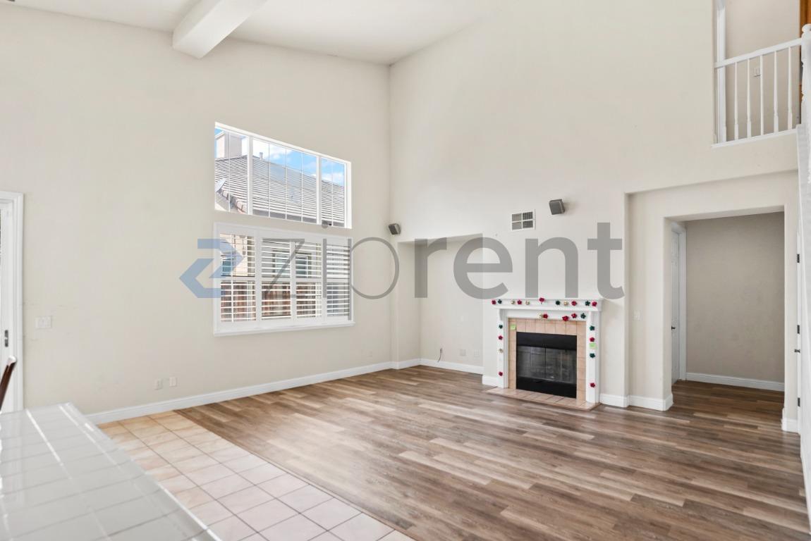 Building Photo - Unit