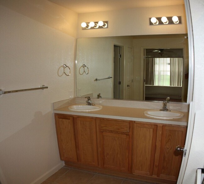 Building Photo - 4240 SW 53rd Terrace
