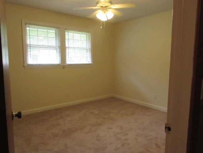 Building Photo - 2416 Peach Orchard Rd