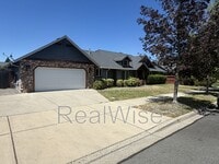 Building Photo - 1388 SW Kellenbeck Ave