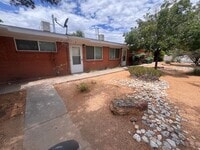 Building Photo - 9400 Candelaria Rd NE