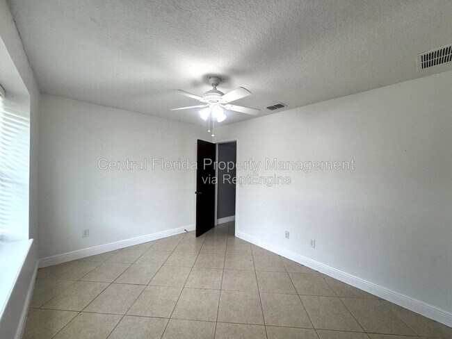 Building Photo - 8120 Lesia Cir