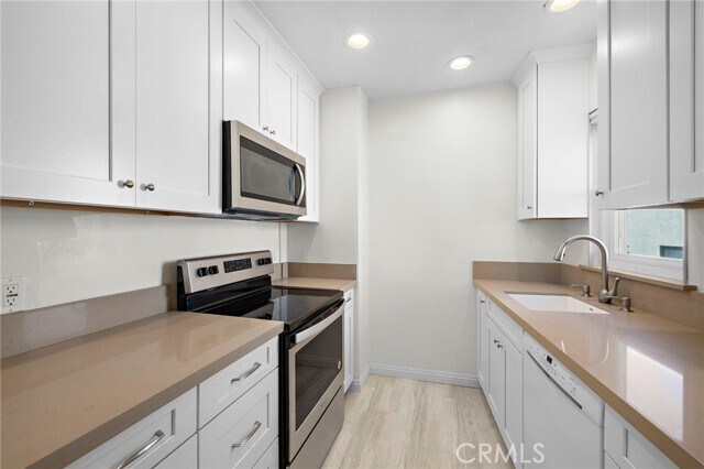 Building Photo - 245 Aster St