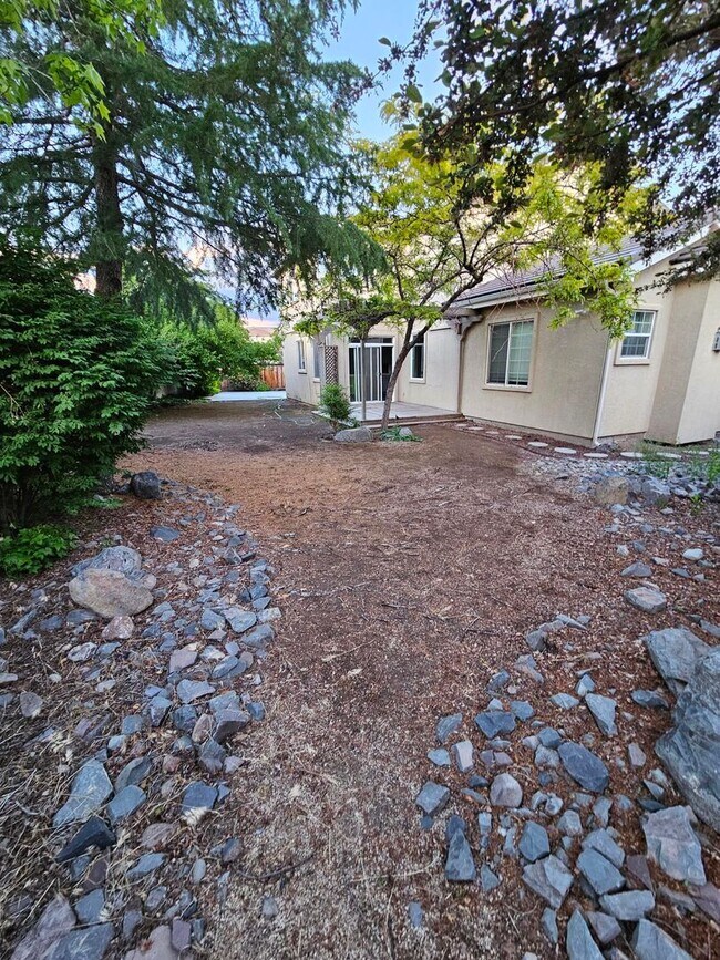 Building Photo - Perfect home seeking amazing tenant