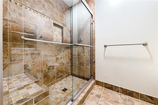 Building Photo - 4161 W Pointe Dr NW