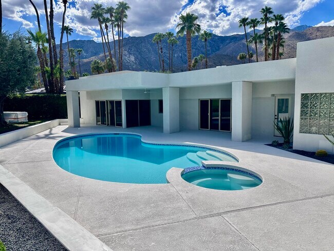 Building Photo - 2560 S Camino Real