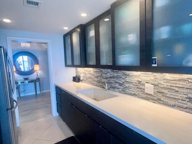 Building Photo - 5550 N Ocean Dr