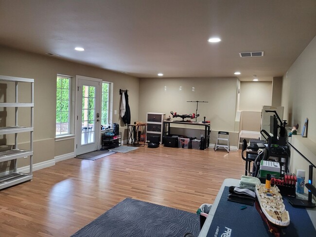 Building Photo - Beautiful Home in Desirable Geneva Neighborhood - 2700 sqft