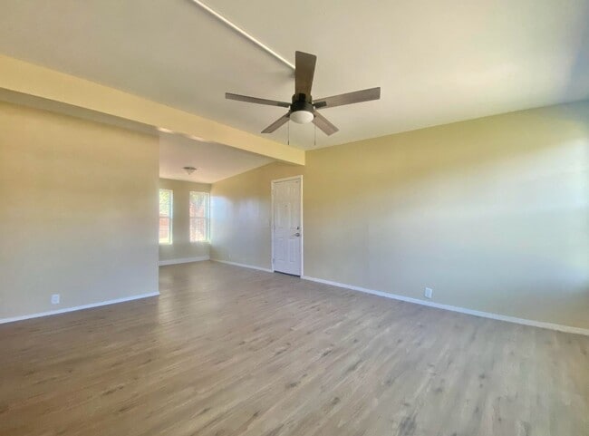 Building Photo - 3 bed 1 bath rental near YMCA now available.