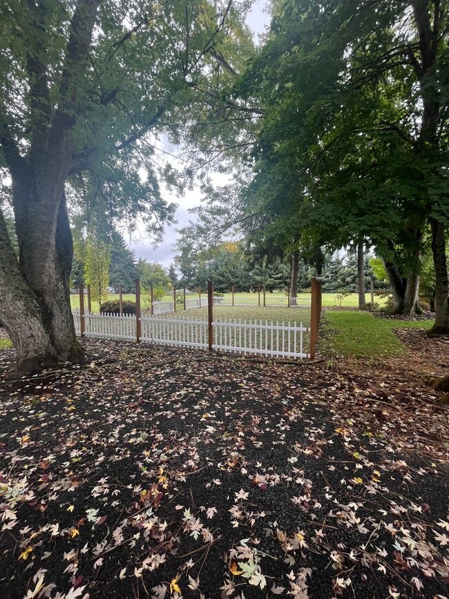 Building Photo - 1625 River Loop 1