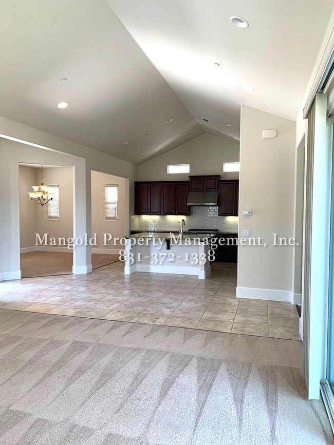 Building Photo - Stunning 3 Bed 2 Bath Home in East Garriso...
