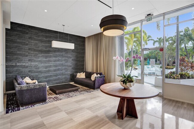 Building Photo - 100 Bayview Dr