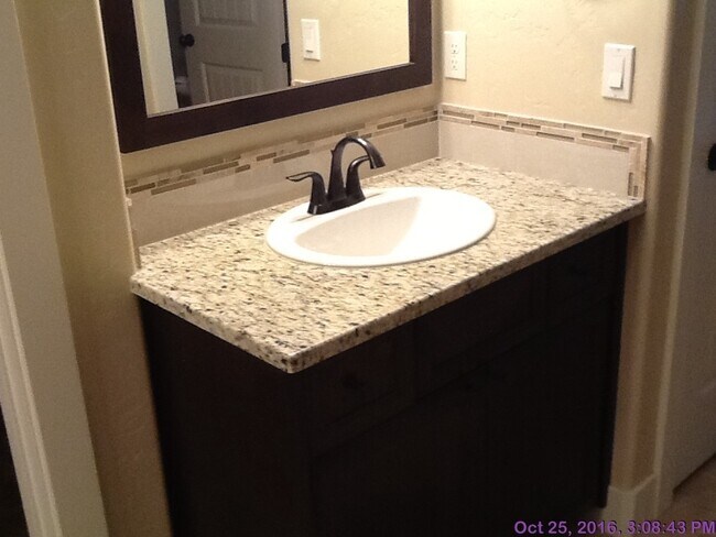 Building Photo - Beautiful home located it Madelyn estates in Meridian