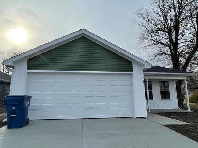 Primary Photo - Welcome to this beautiful: 3 Bedroom/ 2 Ba...