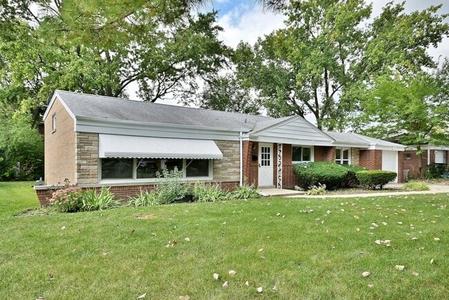 Building Photo - 6750 N Kostner Ave
