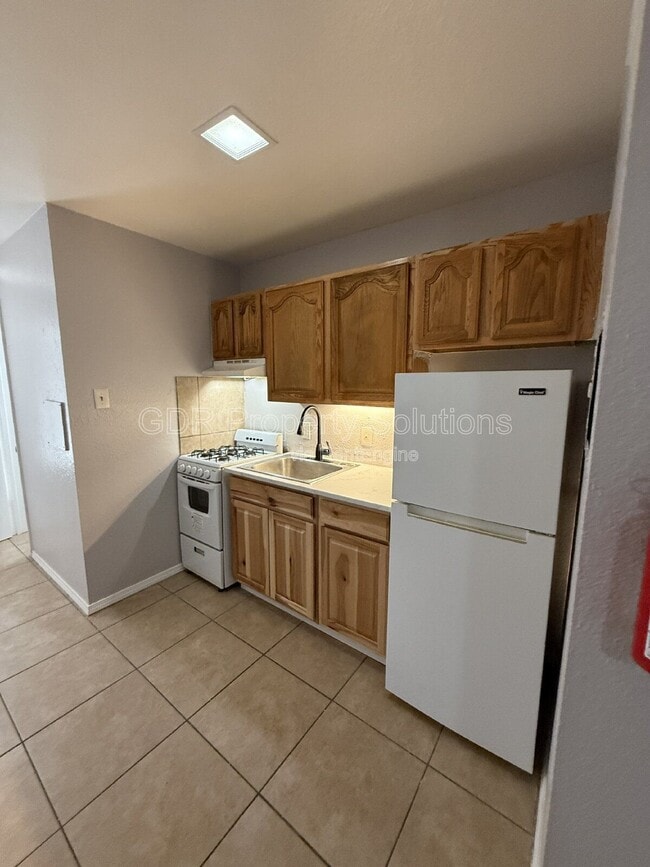 Building Photo - 401 14th St NW