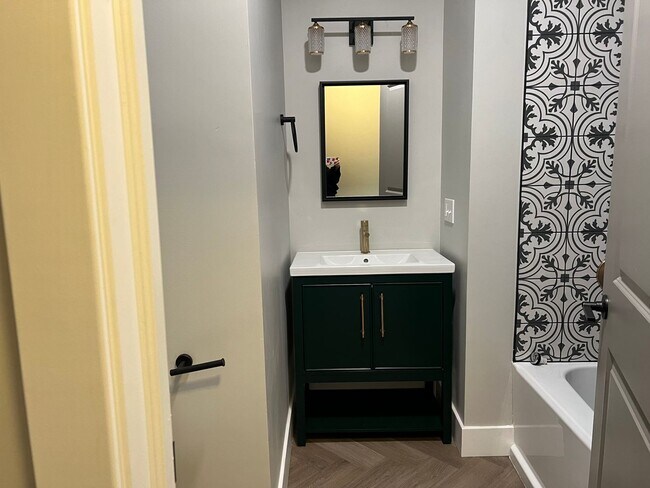 Building Photo - eml649